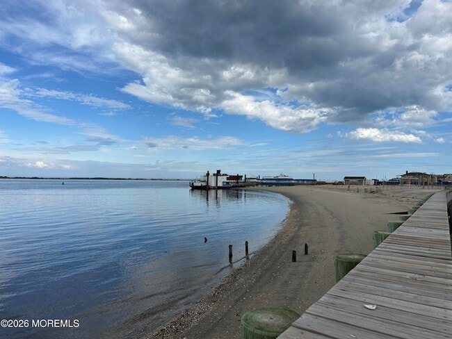 330 Shore Dr, Unit F-20 in Highlands, NJ - Foto de edificio - Building Photo