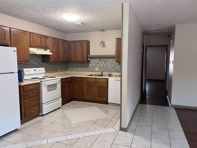 property at 11912 Metmora Ct