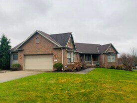 2014 E Main St in Louisville, OH - Building Photo