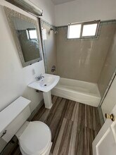 5808 Edgemar Ave, Unit Large 2 bed in Los Angeles, CA - Foto de edificio - Building Photo