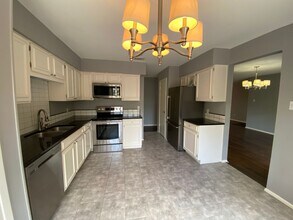 7711 Callaghan Rd-Unit -Mockingbird Pond in San Antonio, TX - Foto de edificio - Building Photo