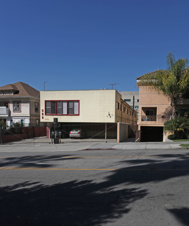 325 S Westlake Ave in Los Angeles, CA - Foto de edificio - Building Photo