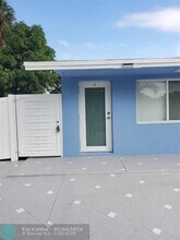70 NW 13th Ave, Unit 1 in Dania Beach, FL - Building Photo - Building Photo
