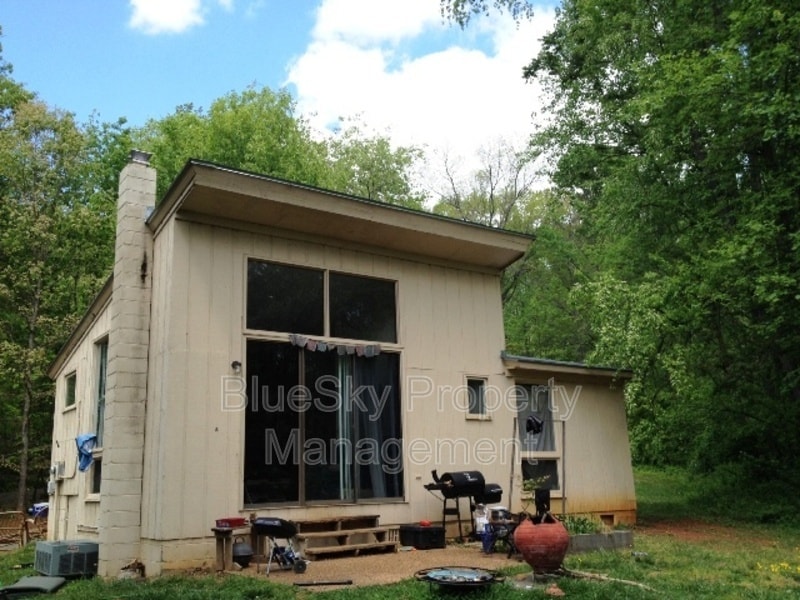 1461 Shepards Hill Pl in Charlottesville, VA - Building Photo