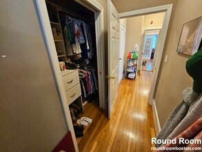 229 Freeman St, Unit 3 in Brookline, MA - Foto de edificio - Building Photo