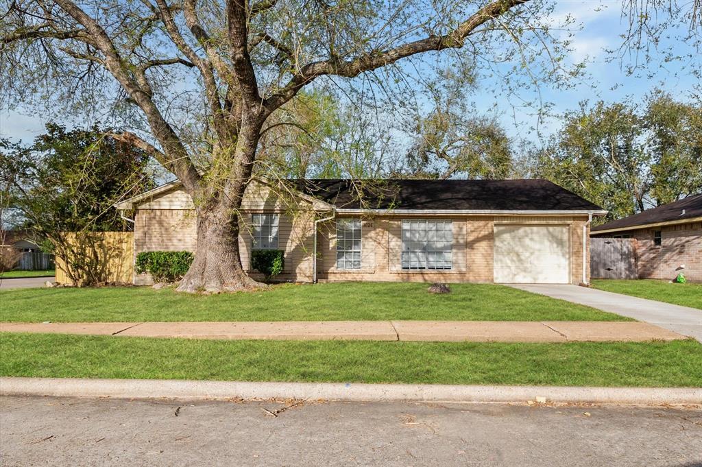 1026 Melford Ave in Pearland, TX - Building Photo