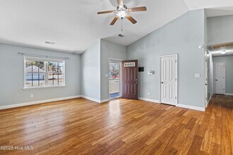 320 Reid Ct N in Jacksonville, NC - Building Photo - Building Photo