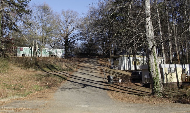 Hilltop Mobile Home Park in Greenville, SC - Foto de edificio - Building Photo