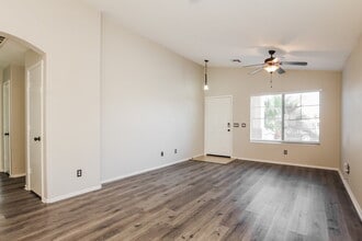 1105 E Nardini St in Queen Creek, AZ - Foto de edificio - Building Photo