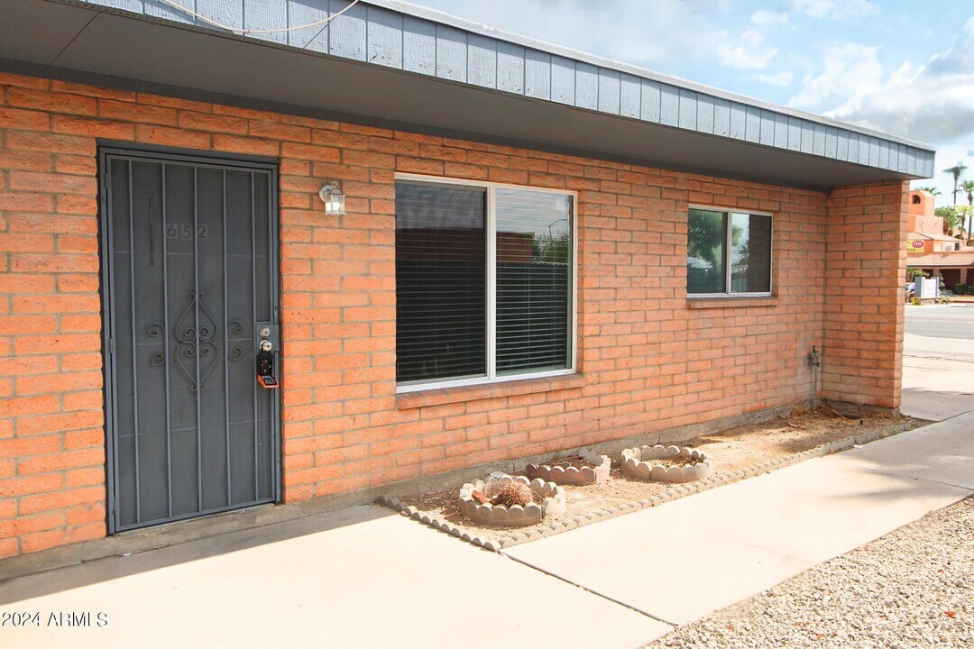 652 S Mesa Dr in Mesa, AZ - Foto de edificio