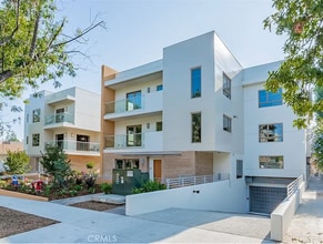 137 S Wilson Ave, Unit 305 in Pasadena, CA - Foto de edificio - Building Photo