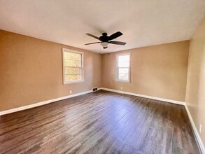 521-523 N Townview Cir in Mansfield, OH - Building Photo - Building Photo