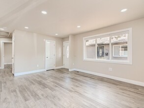 909 Elm St in Denver, CO - Building Photo - Building Photo
