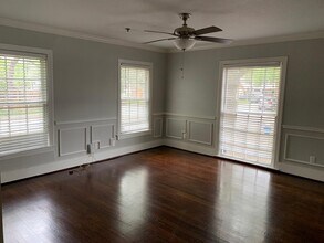 2423 Woodhead St in Houston, TX - Foto de edificio - Building Photo