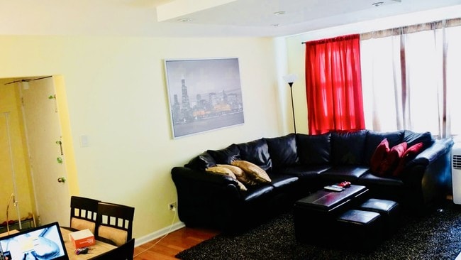 6112 N Damen Ave, Unit 2 in Chicago, IL - Building Photo - Building Photo