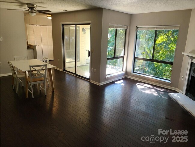 4811 Spring Lake Dr, Unit E in Charlotte, NC - Building Photo - Building Photo