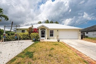 279 SW Glenwood Dr in Port St. Lucie, FL - Building Photo