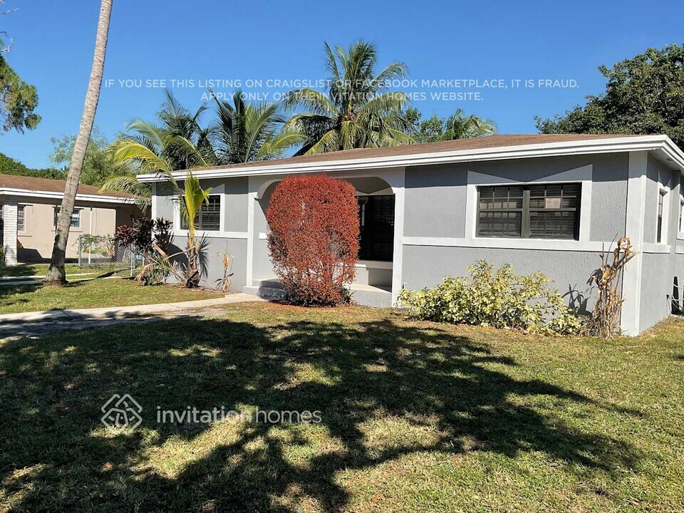 15321 NE 10th Ave in North Miami Beach, FL - Building Photo