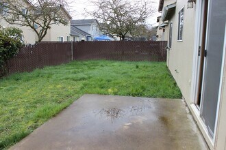 33014 NW Meersburg St in Scappoose, OR - Building Photo - Building Photo