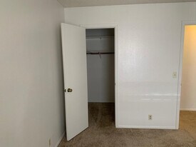 8135 W Krall St in Glendale, AZ - Building Photo