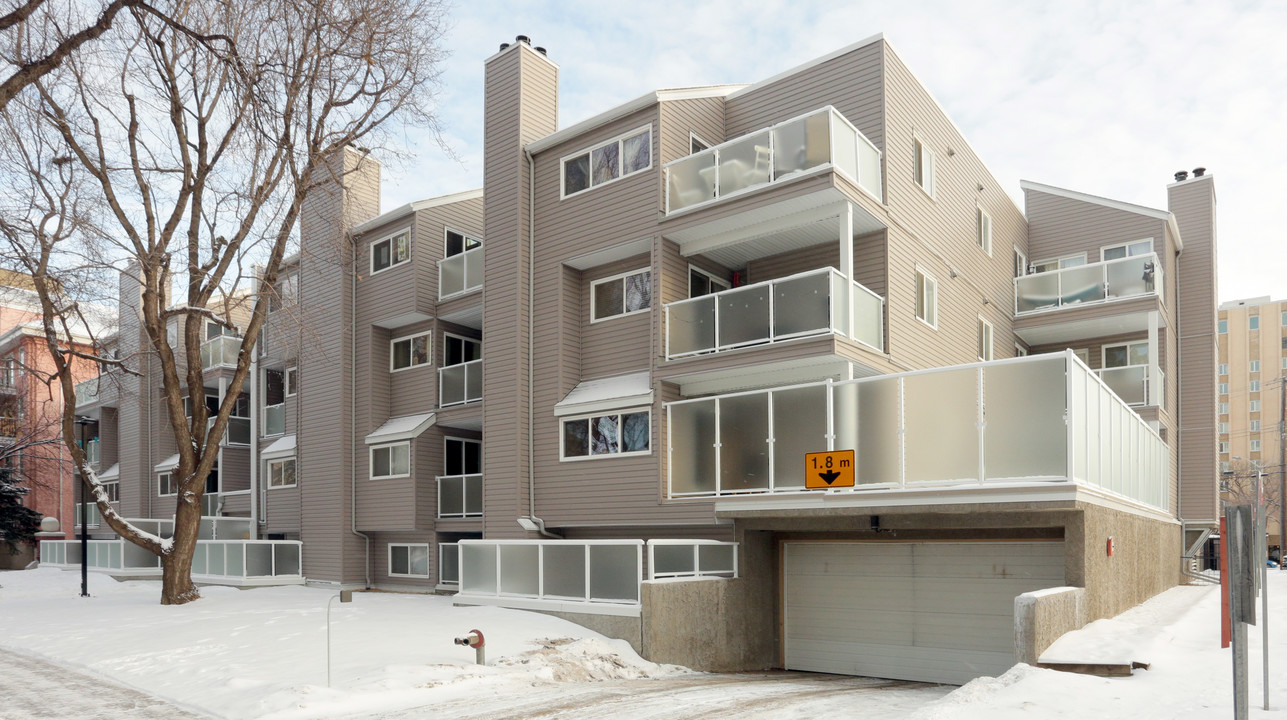 10139 117th St NW in Edmonton, AB - Building Photo