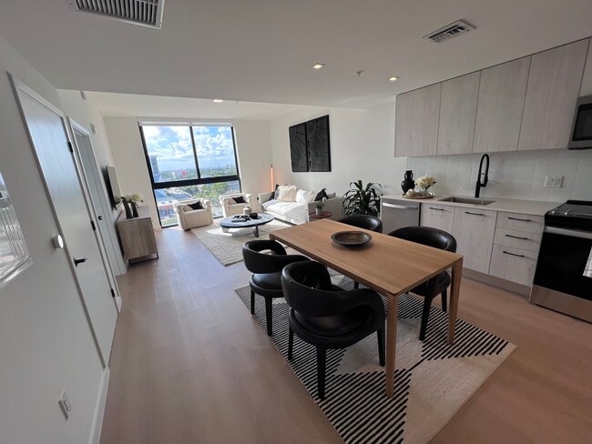 120 NW 31st St, Unit A2 in Miami, FL - Building Photo - Building Photo