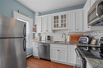 12 Catherine St in Newport, RI - Building Photo - Building Photo