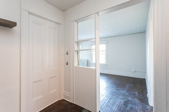 346 S Goodman St, Unit 2 in Rochester, NY - Foto de edificio - Building Photo