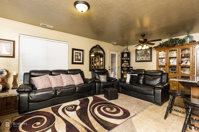 1000 E Bluff View Dr in Washington, UT - Building Photo - Building Photo
