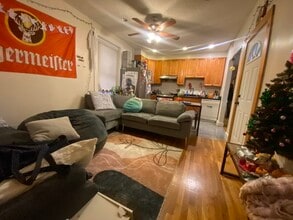 127 Cedar St, Unit 1 in Fitchburg, MA - Foto de edificio - Building Photo