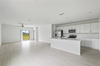 11517 Radiant Shr Lp in San Antonio, FL - Building Photo - Building Photo