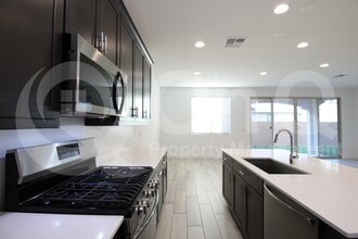 670 S Jacana Ln in Gilbert, AZ - Foto de edificio - Building Photo