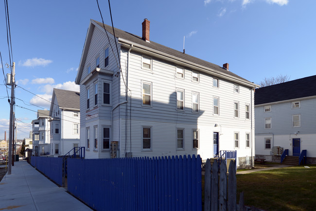 554-564 Plymouth Ave in Fall River, MA - Building Photo - Building Photo