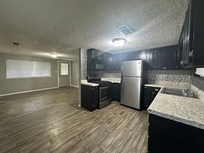 205 E Fir St in Russellville, AR - Building Photo - Building Photo