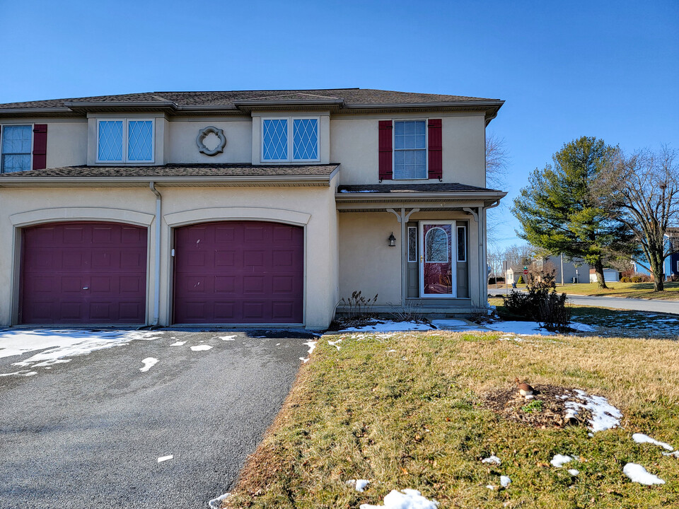 47 Eagle Dr in Ephrata, PA - Building Photo