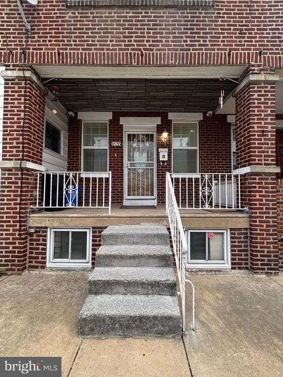 property at 1635 S Dover St