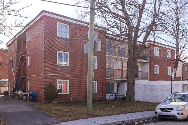 8150 23E Av