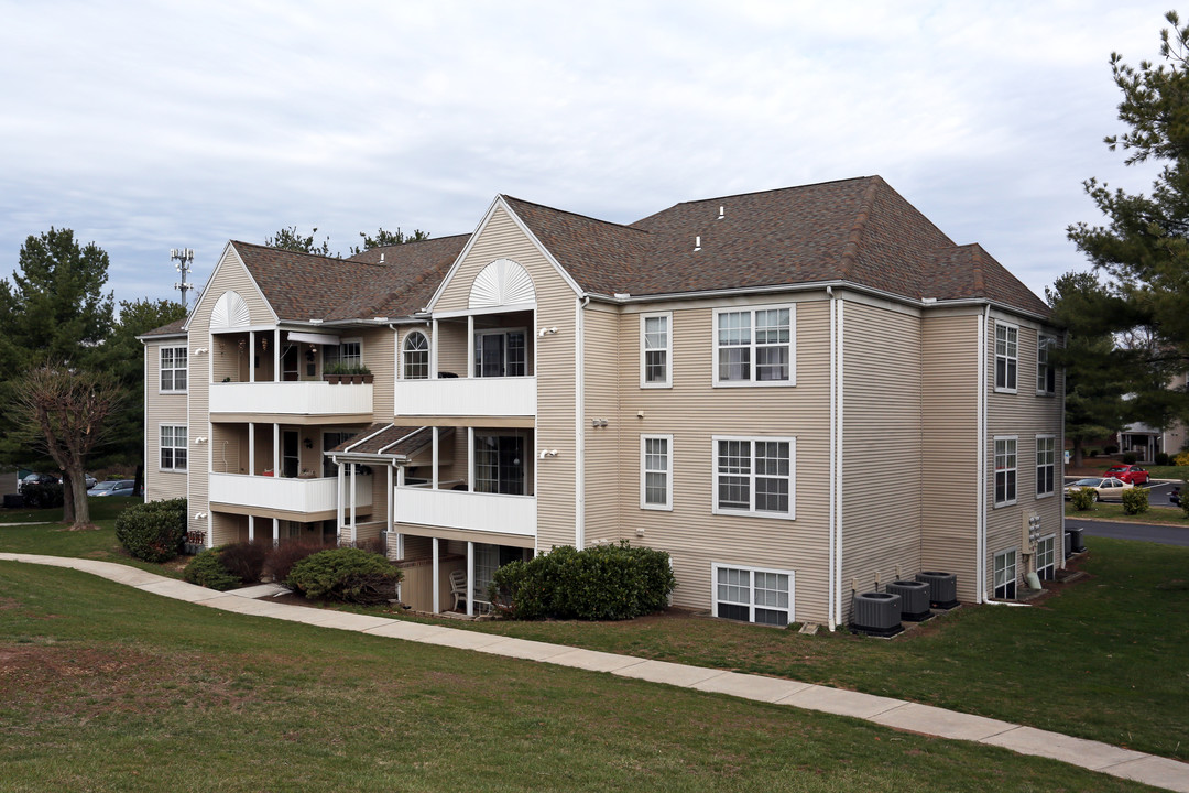 Country Walk Apartments in Camp Hill, PA - Building Photo