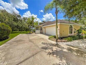 6809 Erica Ln in Sarasota, FL - Building Photo - Building Photo