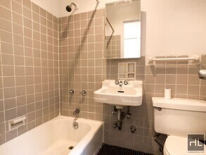 East 61 Street in New York, NY - Building Photo - Building Photo