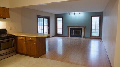 1175 Lindale Dr in Marion, IA - Foto de edificio - Building Photo