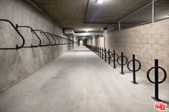 687 S Hobart Blvd in Los Angeles, CA - Building Photo - Building Photo