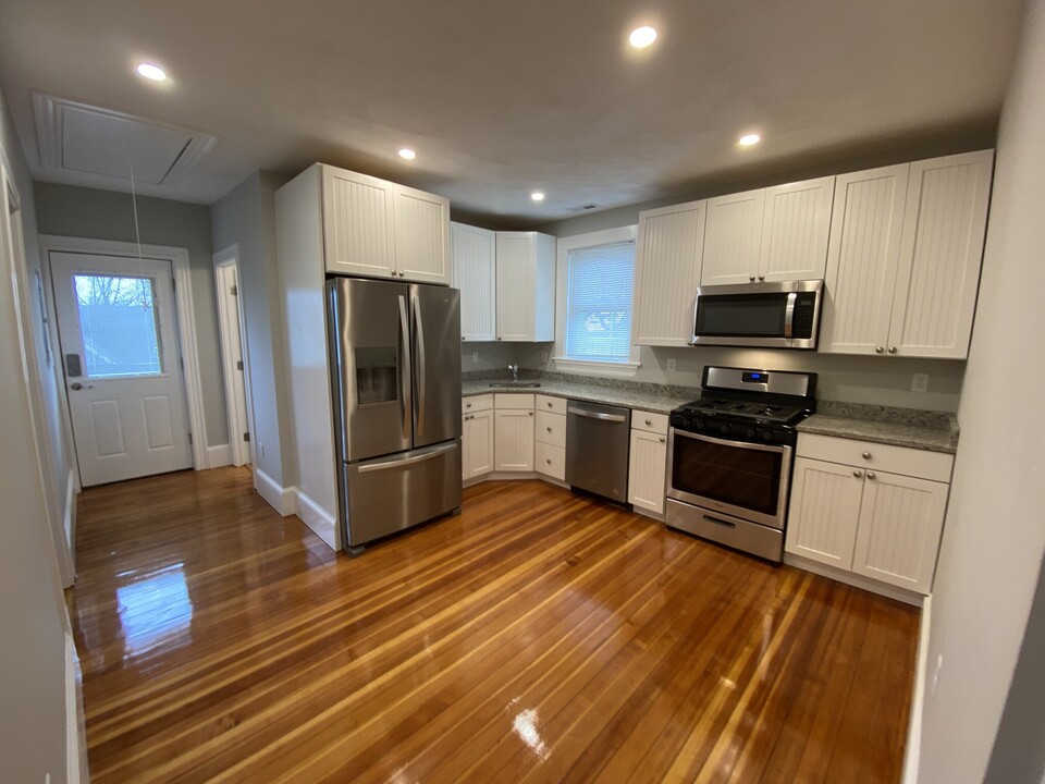305 Highland Ave, Unit 2 in Somerville, MA - Building Photo