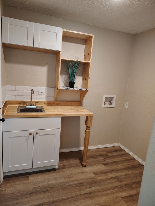 property at 602 S Woody Dr