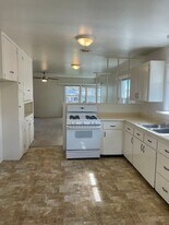 615-621 Vine St in Paso Robles, CA - Building Photo