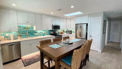 6912 S Atlantic Ave in New Smyrna Beach, FL - Building Photo - Building Photo