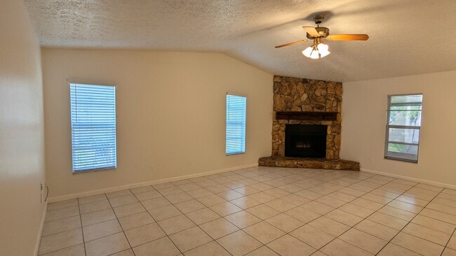5466 Pentail Cir in Tampa, FL - Building Photo - Building Photo