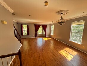 700 Crooked Creek Dr in Rockville, MD - Building Photo - Building Photo
