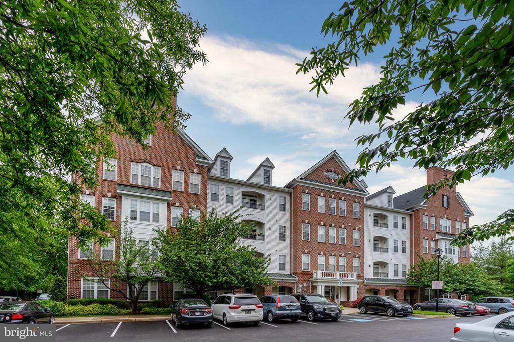 5900 Whaleboat Dr in Columbia, MD - Building Photo