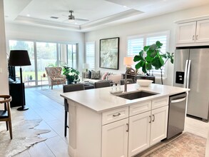 9134 Cayman Dr in Naples, FL - Foto de edificio - Building Photo